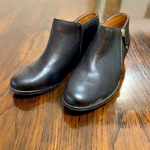 Vionic black ankle boots
